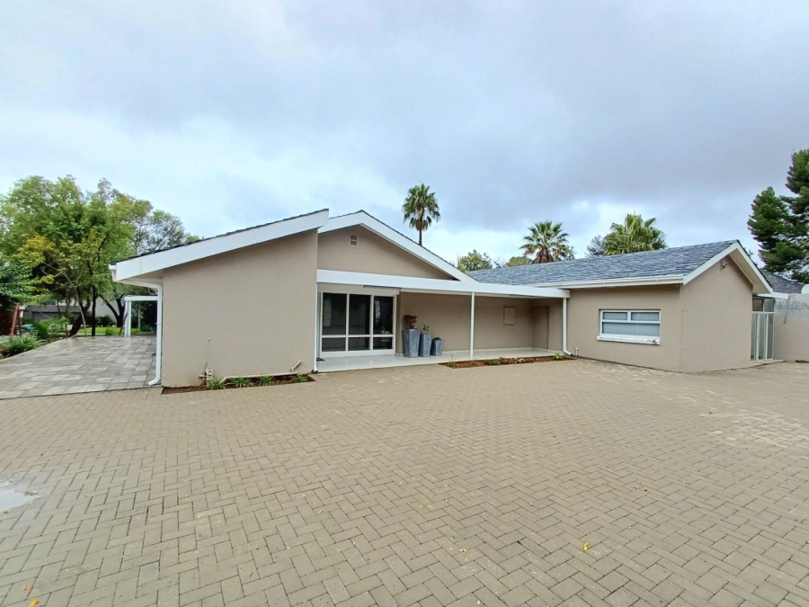 6 Bedroom Property for Sale in Bayswater Free State